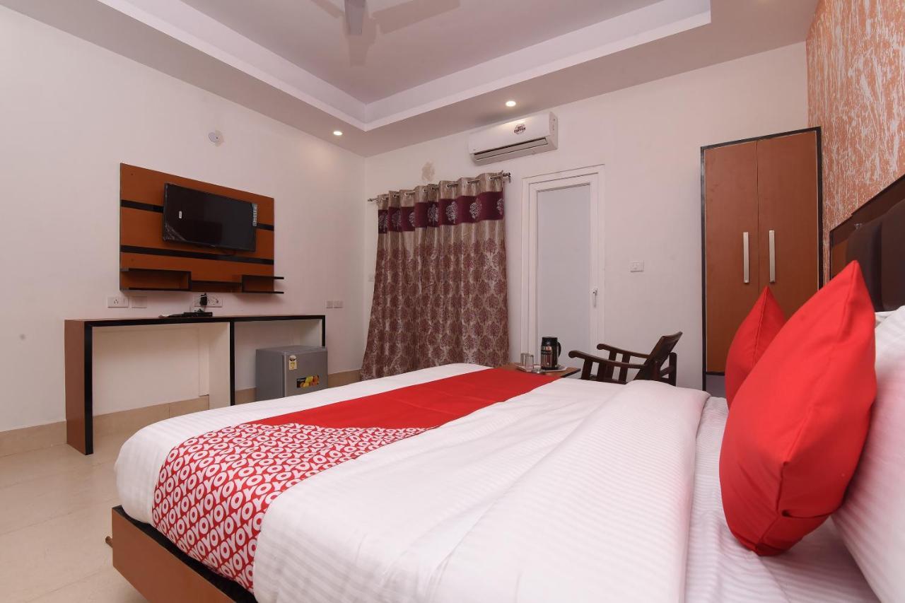 Capital O 13310 Noida Suites Exterior foto