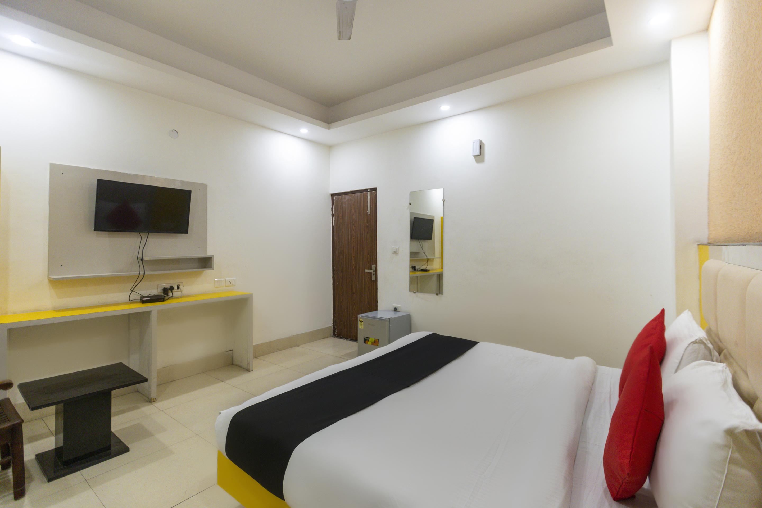 Capital O 13310 Noida Suites Exterior foto