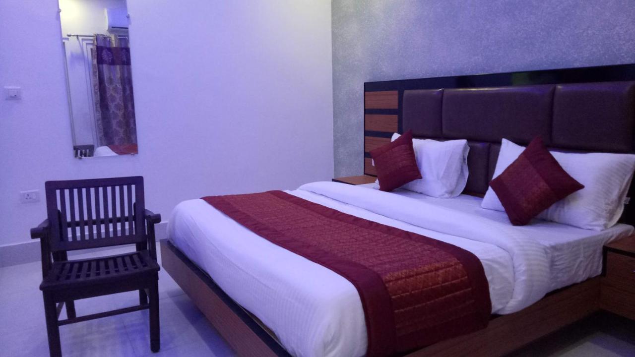 Capital O 13310 Noida Suites Exterior foto