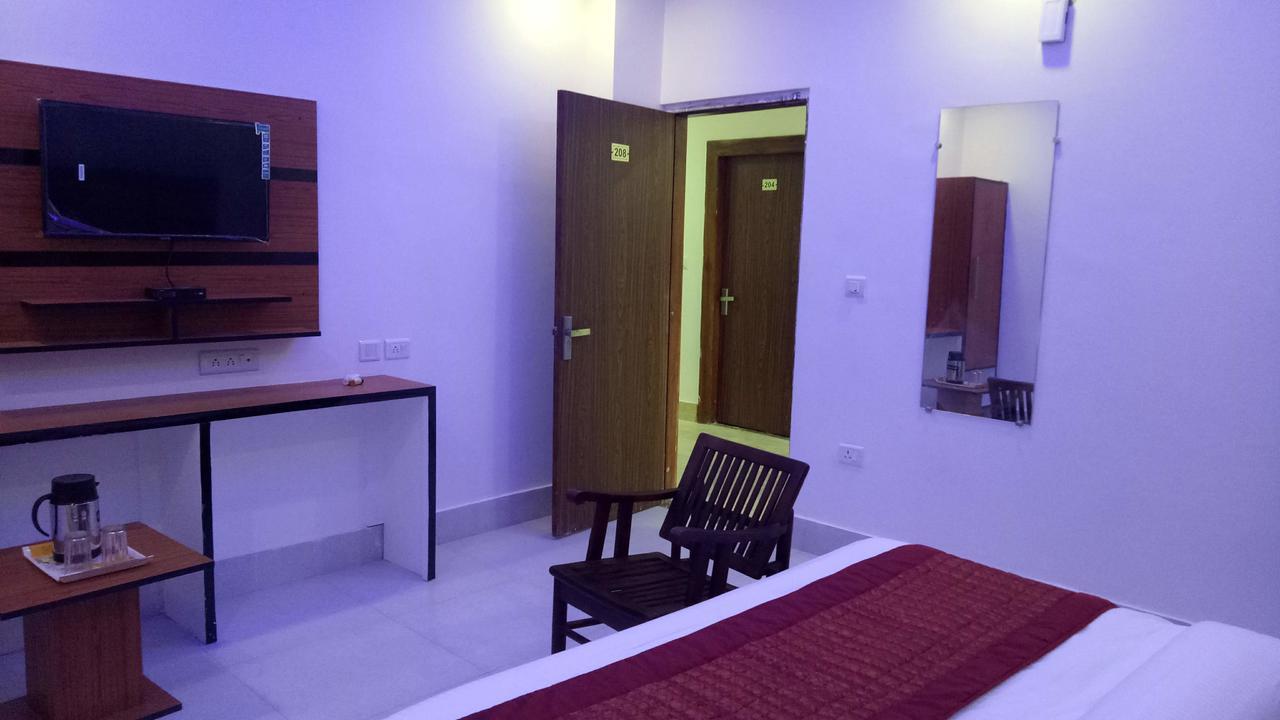 Capital O 13310 Noida Suites Exterior foto